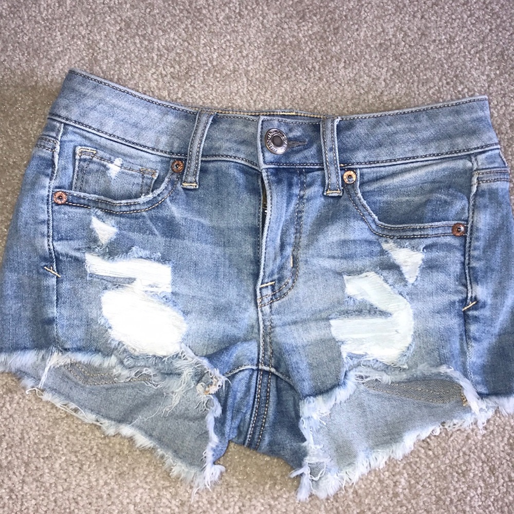ripped denim shorts!!